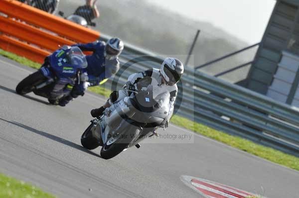 Motorcycle action photographs;Trackday digital images;event digital images;eventdigitalimages;no limits trackday;peter wileman photography;snetterton;snetterton circuit norfolk;snetterton photographs;trackday;trackday photos