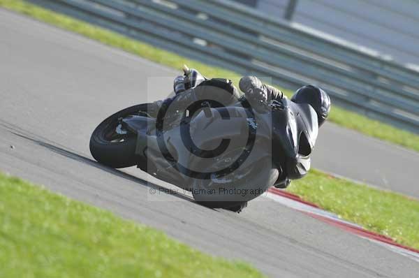 Motorcycle action photographs;Trackday digital images;event digital images;eventdigitalimages;no limits trackday;peter wileman photography;snetterton;snetterton circuit norfolk;snetterton photographs;trackday;trackday photos