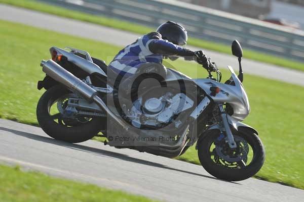 Motorcycle action photographs;Trackday digital images;event digital images;eventdigitalimages;no limits trackday;peter wileman photography;snetterton;snetterton circuit norfolk;snetterton photographs;trackday;trackday photos