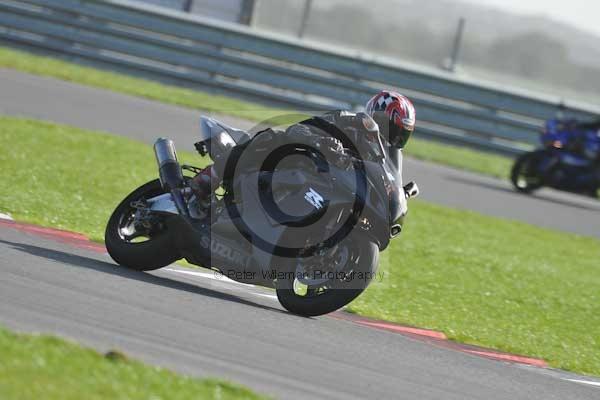 Motorcycle action photographs;Trackday digital images;event digital images;eventdigitalimages;no limits trackday;peter wileman photography;snetterton;snetterton circuit norfolk;snetterton photographs;trackday;trackday photos