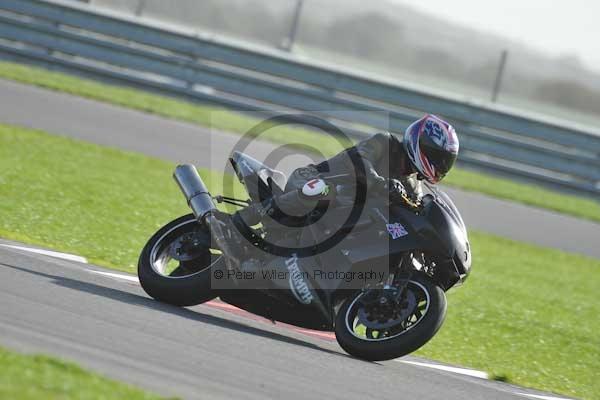 Motorcycle action photographs;Trackday digital images;event digital images;eventdigitalimages;no limits trackday;peter wileman photography;snetterton;snetterton circuit norfolk;snetterton photographs;trackday;trackday photos