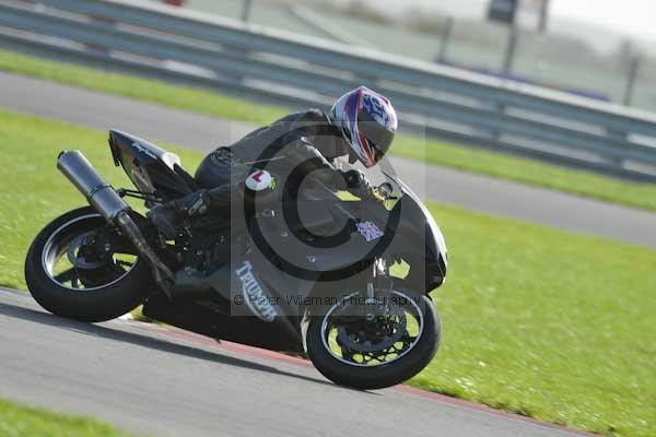 Motorcycle action photographs;Trackday digital images;event digital images;eventdigitalimages;no limits trackday;peter wileman photography;snetterton;snetterton circuit norfolk;snetterton photographs;trackday;trackday photos