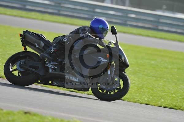 Motorcycle action photographs;Trackday digital images;event digital images;eventdigitalimages;no limits trackday;peter wileman photography;snetterton;snetterton circuit norfolk;snetterton photographs;trackday;trackday photos