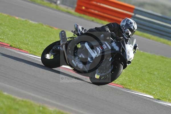 Motorcycle action photographs;Trackday digital images;event digital images;eventdigitalimages;no limits trackday;peter wileman photography;snetterton;snetterton circuit norfolk;snetterton photographs;trackday;trackday photos