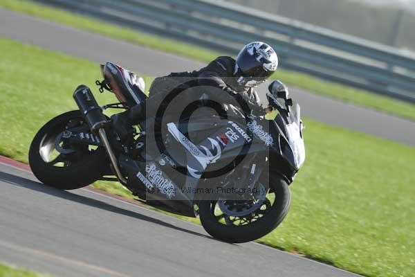 Motorcycle action photographs;Trackday digital images;event digital images;eventdigitalimages;no limits trackday;peter wileman photography;snetterton;snetterton circuit norfolk;snetterton photographs;trackday;trackday photos