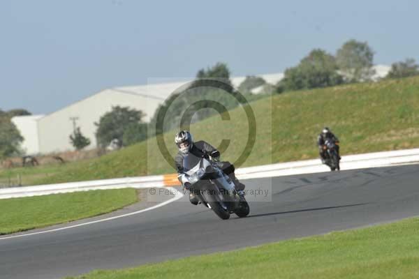 Motorcycle action photographs;Trackday digital images;event digital images;eventdigitalimages;no limits trackday;peter wileman photography;snetterton;snetterton circuit norfolk;snetterton photographs;trackday;trackday photos