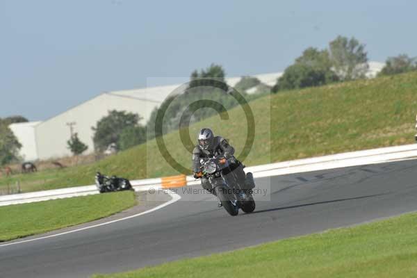 Motorcycle action photographs;Trackday digital images;event digital images;eventdigitalimages;no limits trackday;peter wileman photography;snetterton;snetterton circuit norfolk;snetterton photographs;trackday;trackday photos