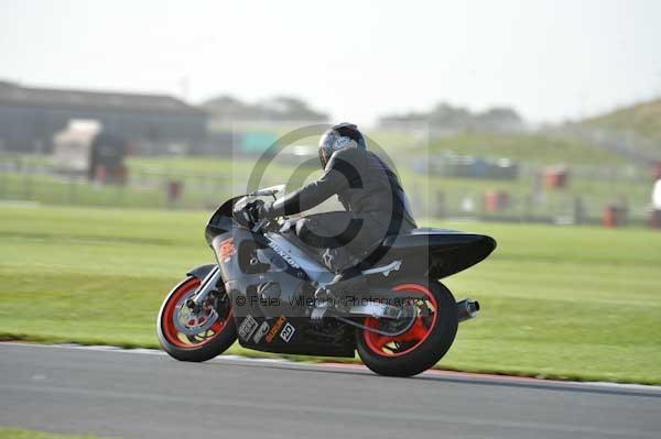 Motorcycle action photographs;Trackday digital images;event digital images;eventdigitalimages;no limits trackday;peter wileman photography;snetterton;snetterton circuit norfolk;snetterton photographs;trackday;trackday photos