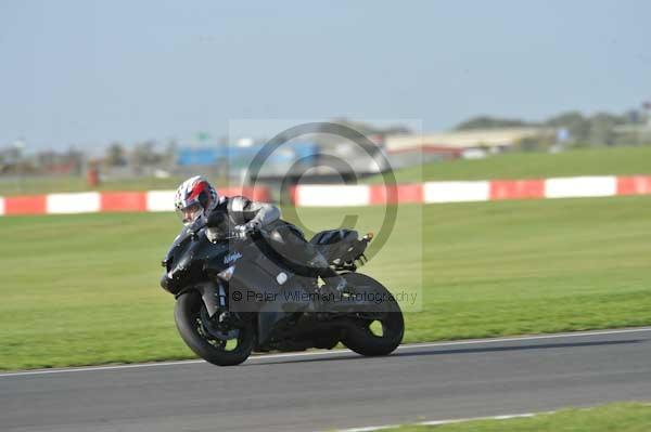 Motorcycle action photographs;Trackday digital images;event digital images;eventdigitalimages;no limits trackday;peter wileman photography;snetterton;snetterton circuit norfolk;snetterton photographs;trackday;trackday photos