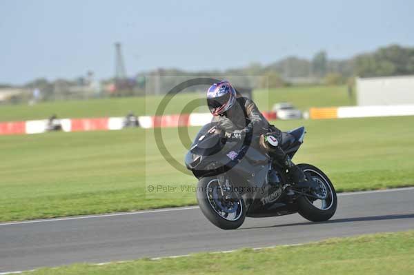 Motorcycle action photographs;Trackday digital images;event digital images;eventdigitalimages;no limits trackday;peter wileman photography;snetterton;snetterton circuit norfolk;snetterton photographs;trackday;trackday photos