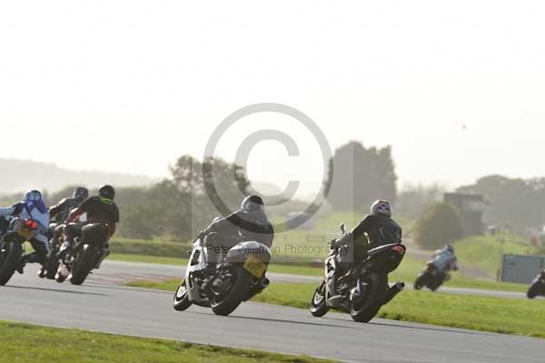 Motorcycle action photographs;Trackday digital images;event digital images;eventdigitalimages;no limits trackday;peter wileman photography;snetterton;snetterton circuit norfolk;snetterton photographs;trackday;trackday photos