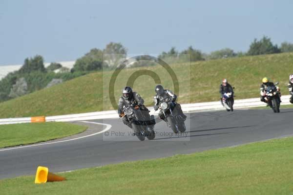 Motorcycle action photographs;Trackday digital images;event digital images;eventdigitalimages;no limits trackday;peter wileman photography;snetterton;snetterton circuit norfolk;snetterton photographs;trackday;trackday photos