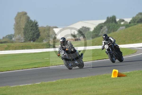 Motorcycle action photographs;Trackday digital images;event digital images;eventdigitalimages;no limits trackday;peter wileman photography;snetterton;snetterton circuit norfolk;snetterton photographs;trackday;trackday photos