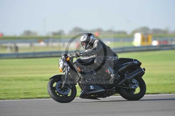 Motorcycle action photographs;Trackday digital images;event digital images;eventdigitalimages;no limits trackday;peter wileman photography;snetterton;snetterton circuit norfolk;snetterton photographs;trackday;trackday photos