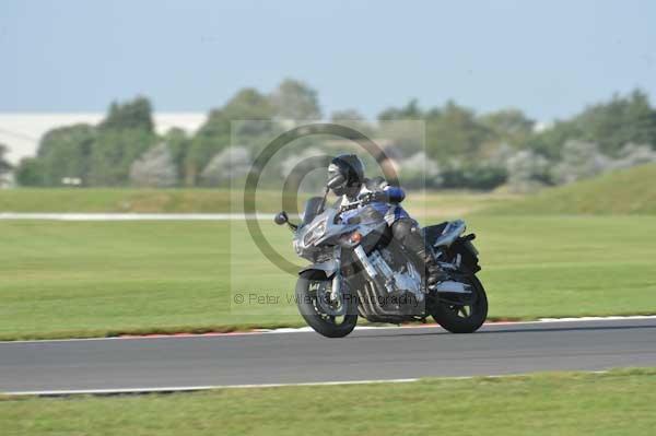 Motorcycle action photographs;Trackday digital images;event digital images;eventdigitalimages;no limits trackday;peter wileman photography;snetterton;snetterton circuit norfolk;snetterton photographs;trackday;trackday photos