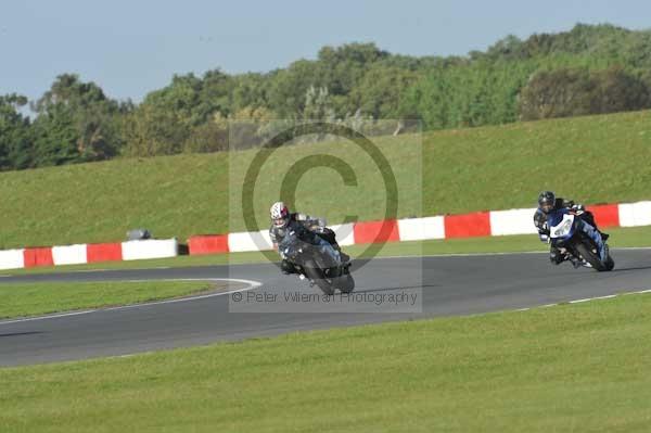 Motorcycle action photographs;Trackday digital images;event digital images;eventdigitalimages;no limits trackday;peter wileman photography;snetterton;snetterton circuit norfolk;snetterton photographs;trackday;trackday photos