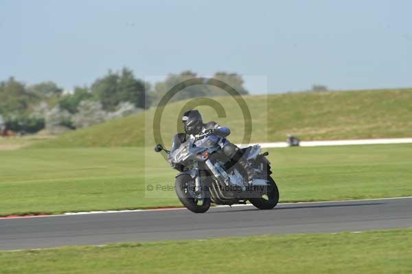 Motorcycle action photographs;Trackday digital images;event digital images;eventdigitalimages;no limits trackday;peter wileman photography;snetterton;snetterton circuit norfolk;snetterton photographs;trackday;trackday photos