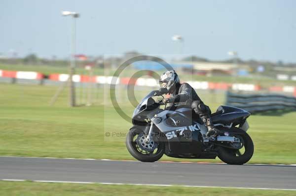 Motorcycle action photographs;Trackday digital images;event digital images;eventdigitalimages;no limits trackday;peter wileman photography;snetterton;snetterton circuit norfolk;snetterton photographs;trackday;trackday photos