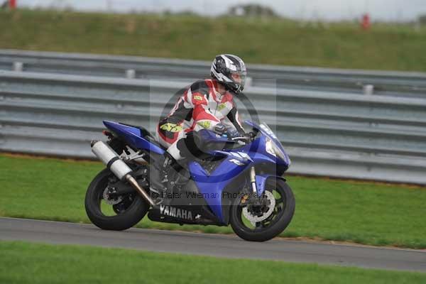 Motorcycle action photographs;Trackday digital images;event digital images;eventdigitalimages;no limits trackday;peter wileman photography;snetterton;snetterton circuit norfolk;snetterton photographs;trackday;trackday photos