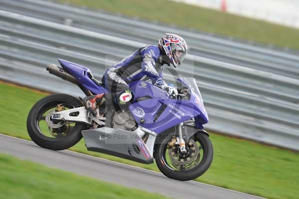 Motorcycle action photographs;Trackday digital images;event digital images;eventdigitalimages;no limits trackday;peter wileman photography;snetterton;snetterton circuit norfolk;snetterton photographs;trackday;trackday photos