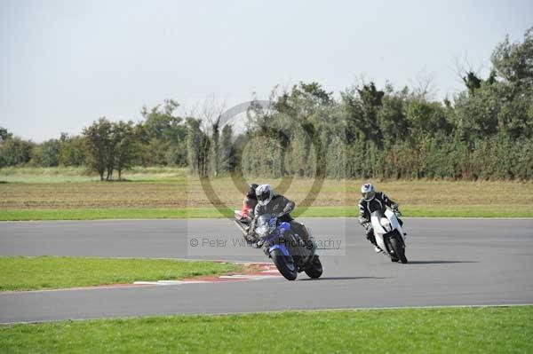 Motorcycle action photographs;Trackday digital images;event digital images;eventdigitalimages;no limits trackday;peter wileman photography;snetterton;snetterton circuit norfolk;snetterton photographs;trackday;trackday photos