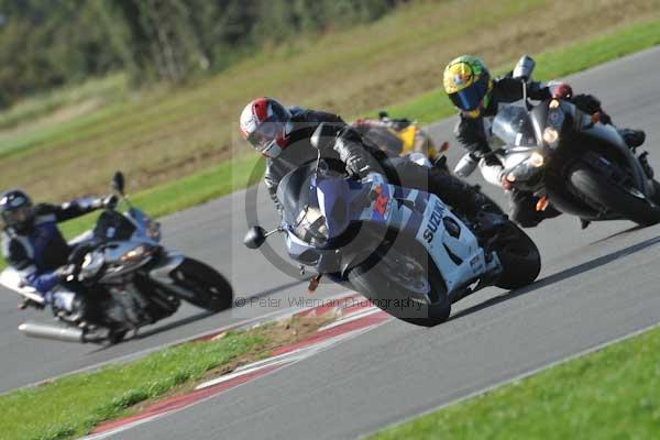 Motorcycle action photographs;Trackday digital images;event digital images;eventdigitalimages;no limits trackday;peter wileman photography;snetterton;snetterton circuit norfolk;snetterton photographs;trackday;trackday photos