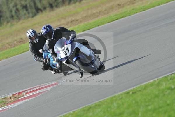 Motorcycle action photographs;Trackday digital images;event digital images;eventdigitalimages;no limits trackday;peter wileman photography;snetterton;snetterton circuit norfolk;snetterton photographs;trackday;trackday photos