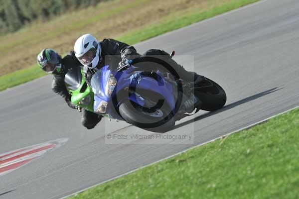 Motorcycle action photographs;Trackday digital images;event digital images;eventdigitalimages;no limits trackday;peter wileman photography;snetterton;snetterton circuit norfolk;snetterton photographs;trackday;trackday photos