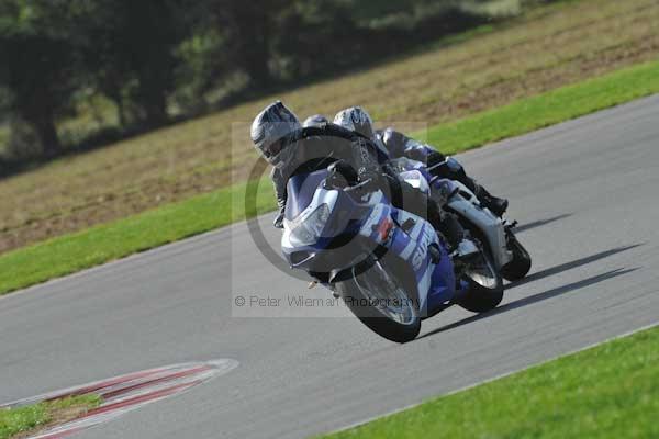 Motorcycle action photographs;Trackday digital images;event digital images;eventdigitalimages;no limits trackday;peter wileman photography;snetterton;snetterton circuit norfolk;snetterton photographs;trackday;trackday photos