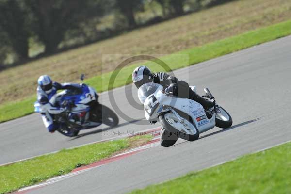 Motorcycle action photographs;Trackday digital images;event digital images;eventdigitalimages;no limits trackday;peter wileman photography;snetterton;snetterton circuit norfolk;snetterton photographs;trackday;trackday photos