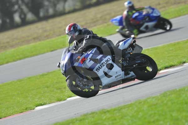 Motorcycle action photographs;Trackday digital images;event digital images;eventdigitalimages;no limits trackday;peter wileman photography;snetterton;snetterton circuit norfolk;snetterton photographs;trackday;trackday photos