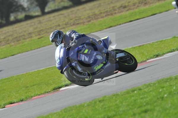 Motorcycle action photographs;Trackday digital images;event digital images;eventdigitalimages;no limits trackday;peter wileman photography;snetterton;snetterton circuit norfolk;snetterton photographs;trackday;trackday photos