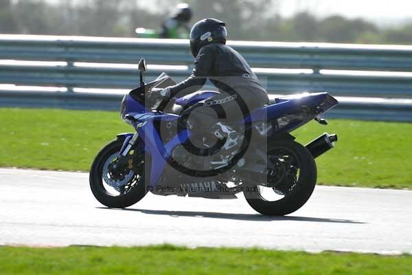 Motorcycle action photographs;Trackday digital images;event digital images;eventdigitalimages;no limits trackday;peter wileman photography;snetterton;snetterton circuit norfolk;snetterton photographs;trackday;trackday photos