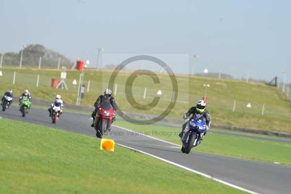 Motorcycle action photographs;Trackday digital images;event digital images;eventdigitalimages;no limits trackday;peter wileman photography;snetterton;snetterton circuit norfolk;snetterton photographs;trackday;trackday photos