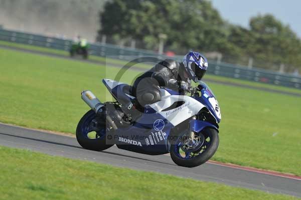 Motorcycle action photographs;Trackday digital images;event digital images;eventdigitalimages;no limits trackday;peter wileman photography;snetterton;snetterton circuit norfolk;snetterton photographs;trackday;trackday photos