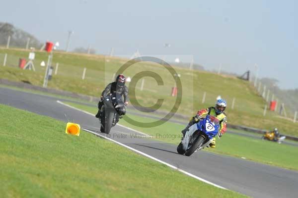 Motorcycle action photographs;Trackday digital images;event digital images;eventdigitalimages;no limits trackday;peter wileman photography;snetterton;snetterton circuit norfolk;snetterton photographs;trackday;trackday photos