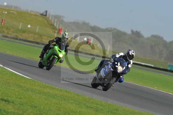 Motorcycle action photographs;Trackday digital images;event digital images;eventdigitalimages;no limits trackday;peter wileman photography;snetterton;snetterton circuit norfolk;snetterton photographs;trackday;trackday photos