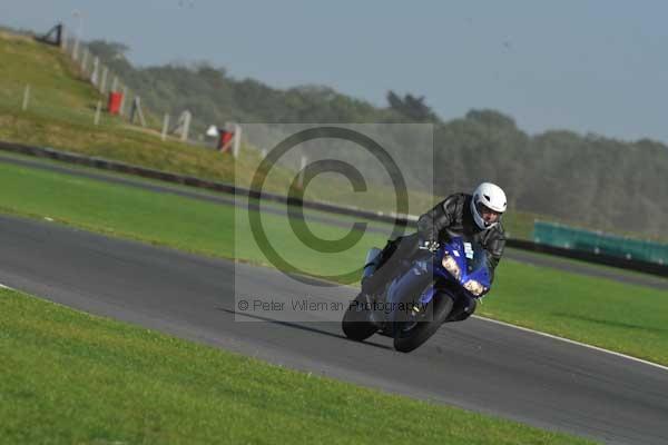 Motorcycle action photographs;Trackday digital images;event digital images;eventdigitalimages;no limits trackday;peter wileman photography;snetterton;snetterton circuit norfolk;snetterton photographs;trackday;trackday photos