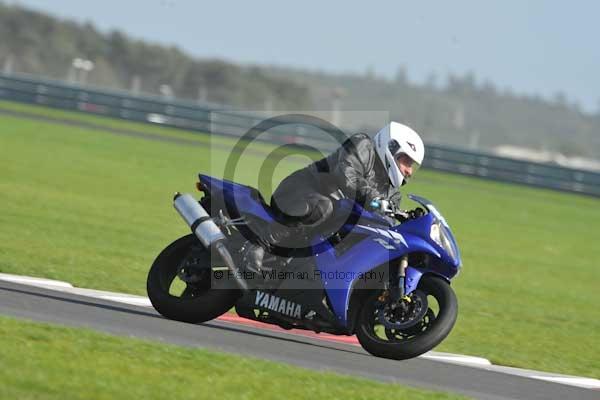 Motorcycle action photographs;Trackday digital images;event digital images;eventdigitalimages;no limits trackday;peter wileman photography;snetterton;snetterton circuit norfolk;snetterton photographs;trackday;trackday photos