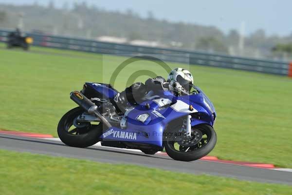 Motorcycle action photographs;Trackday digital images;event digital images;eventdigitalimages;no limits trackday;peter wileman photography;snetterton;snetterton circuit norfolk;snetterton photographs;trackday;trackday photos