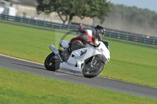 Motorcycle action photographs;Trackday digital images;event digital images;eventdigitalimages;no limits trackday;peter wileman photography;snetterton;snetterton circuit norfolk;snetterton photographs;trackday;trackday photos