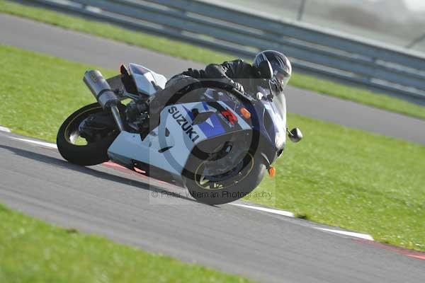 Motorcycle action photographs;Trackday digital images;event digital images;eventdigitalimages;no limits trackday;peter wileman photography;snetterton;snetterton circuit norfolk;snetterton photographs;trackday;trackday photos