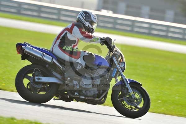 Motorcycle action photographs;Trackday digital images;event digital images;eventdigitalimages;no limits trackday;peter wileman photography;snetterton;snetterton circuit norfolk;snetterton photographs;trackday;trackday photos