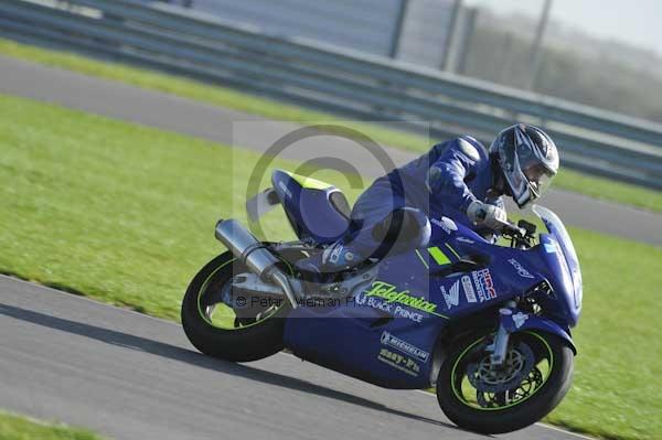 Motorcycle action photographs;Trackday digital images;event digital images;eventdigitalimages;no limits trackday;peter wileman photography;snetterton;snetterton circuit norfolk;snetterton photographs;trackday;trackday photos