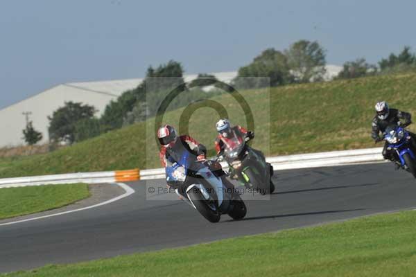 Motorcycle action photographs;Trackday digital images;event digital images;eventdigitalimages;no limits trackday;peter wileman photography;snetterton;snetterton circuit norfolk;snetterton photographs;trackday;trackday photos