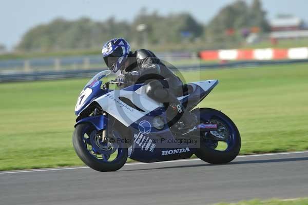 Motorcycle action photographs;Trackday digital images;event digital images;eventdigitalimages;no limits trackday;peter wileman photography;snetterton;snetterton circuit norfolk;snetterton photographs;trackday;trackday photos