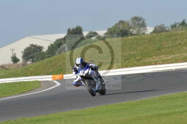 Motorcycle action photographs;Trackday digital images;event digital images;eventdigitalimages;no limits trackday;peter wileman photography;snetterton;snetterton circuit norfolk;snetterton photographs;trackday;trackday photos