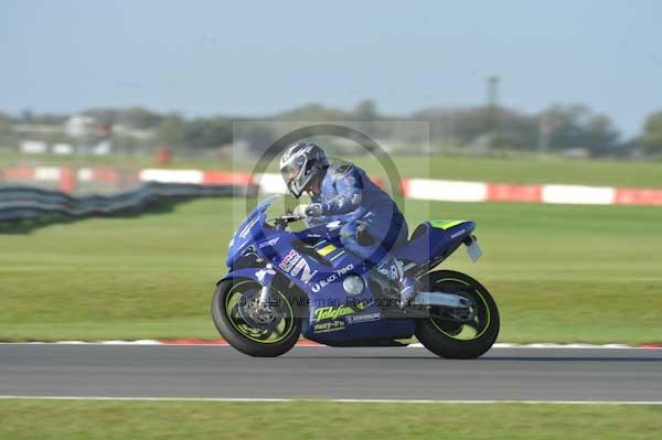 Motorcycle action photographs;Trackday digital images;event digital images;eventdigitalimages;no limits trackday;peter wileman photography;snetterton;snetterton circuit norfolk;snetterton photographs;trackday;trackday photos