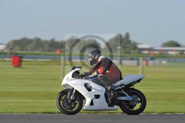 Motorcycle action photographs;Trackday digital images;event digital images;eventdigitalimages;no limits trackday;peter wileman photography;snetterton;snetterton circuit norfolk;snetterton photographs;trackday;trackday photos