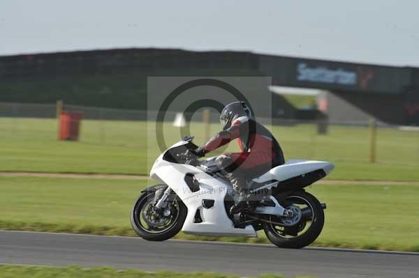 Motorcycle action photographs;Trackday digital images;event digital images;eventdigitalimages;no limits trackday;peter wileman photography;snetterton;snetterton circuit norfolk;snetterton photographs;trackday;trackday photos